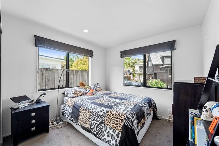 Photo of property in 2/86 Beach Road, Castor Bay, Auckland, 0620