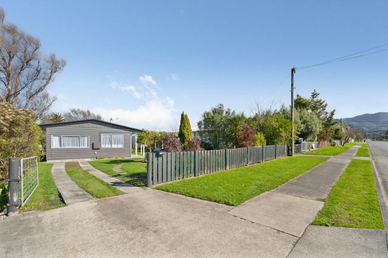 Photo of property in 106 Brandon Street, Featherston, 5710