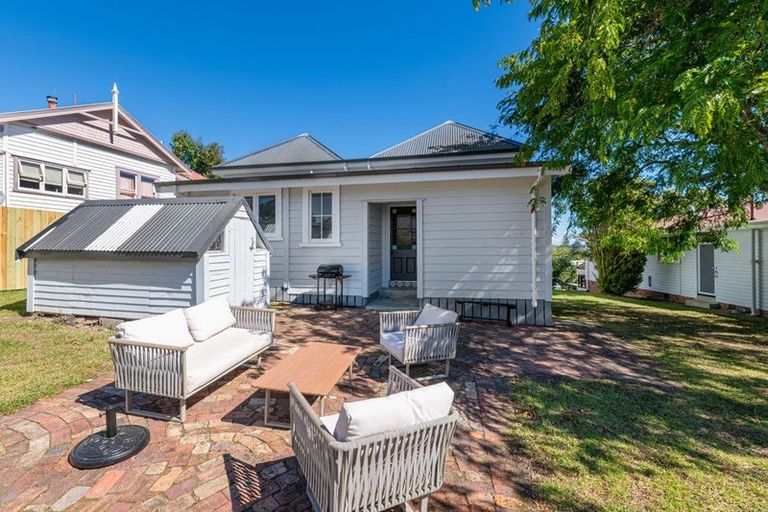 Photo of property in 5 Porter Crescent, Helensville, 0800