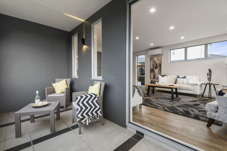 Photo of property in 14 Ilam Lane, Fairview Heights, Auckland, 0632