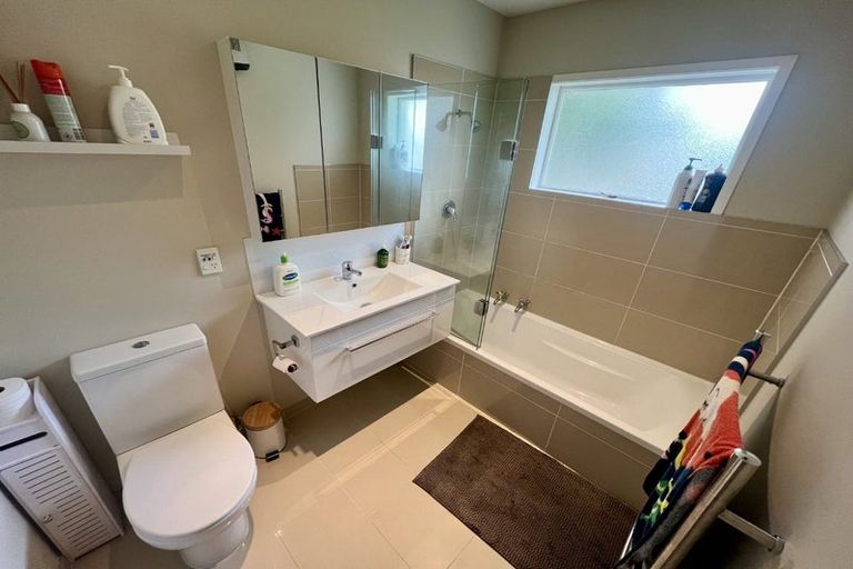 Photo of property in 2/5 Sarabande Avenue, Redwood, Christchurch, 8051