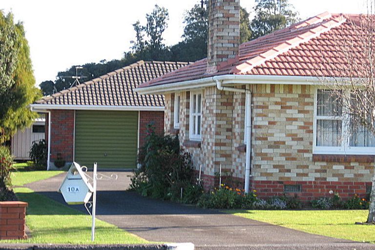 Photo of property in 2/10 Grove Road, Papakura, 2110