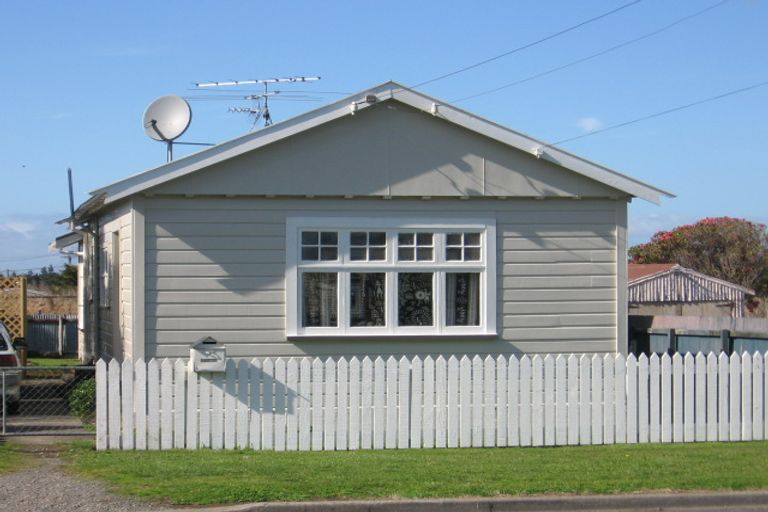 Photo of property in 25 Bethune Street, Featherston, 5710