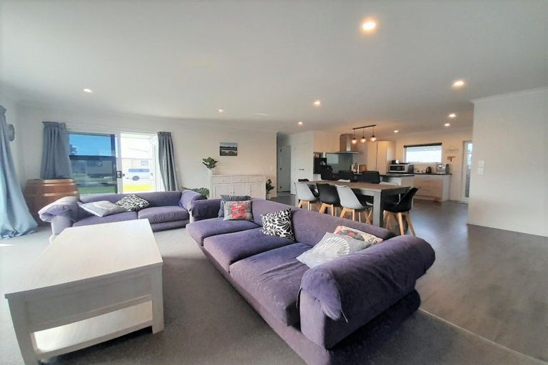 Photo of property in 124 Rangiora Crescent, Matarangi, Whitianga, 3592