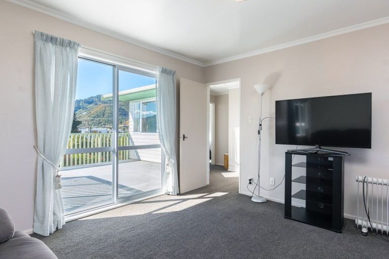 Photo of property in 48 Beach Road, Waikawa, Picton, 7220