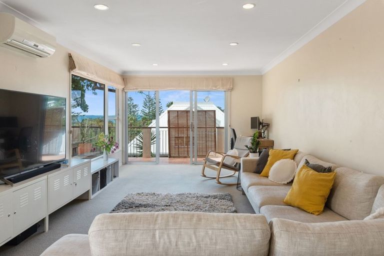 Photo of property in 1/99 Hebron Road, Waiake, Auckland, 0630