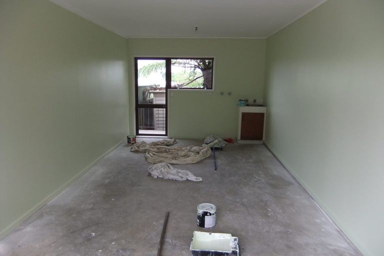 Photo of property in 2/35 Buscomb Avenue, Henderson, Auckland, 0610