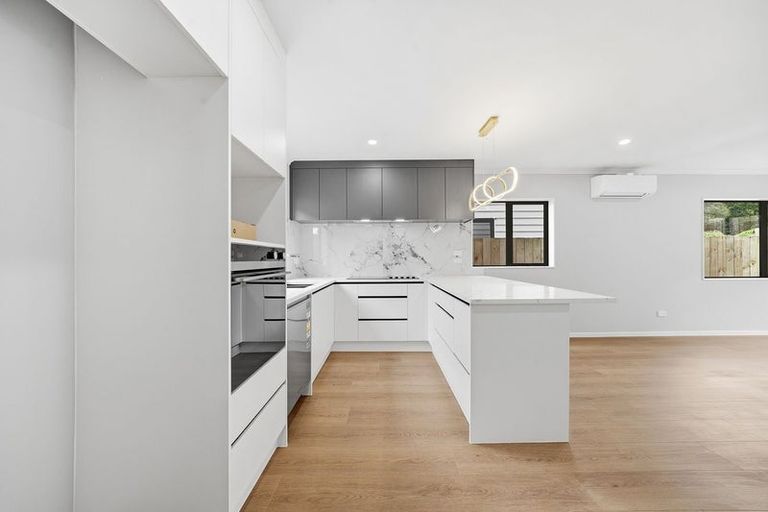 Photo of property in 9 Eastglen Road, Glen Eden, Auckland, 0602