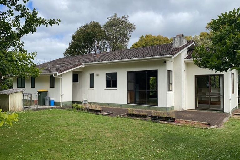 Photo of property in 76 Tawa Road, Kumeu, 0891