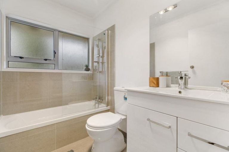 Photo of property in 2/108 Great South Road, Manurewa, Auckland, 2102