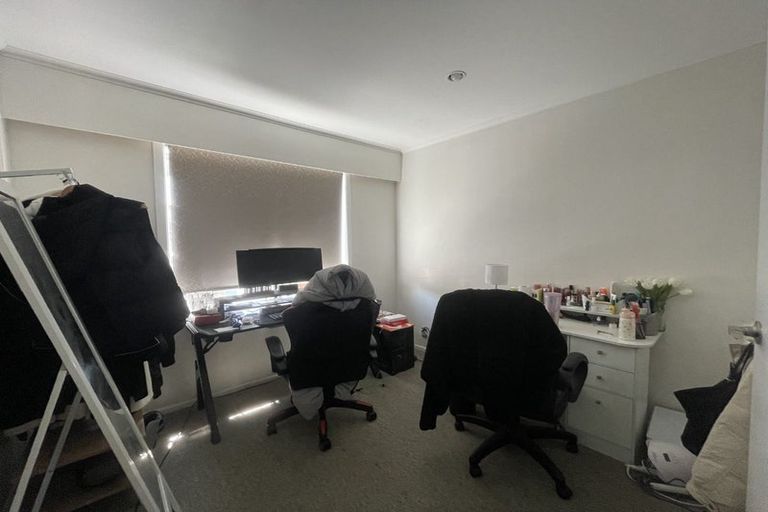 Photo of property in 1/5 Bond Crescent, Forrest Hill, Auckland, 0620