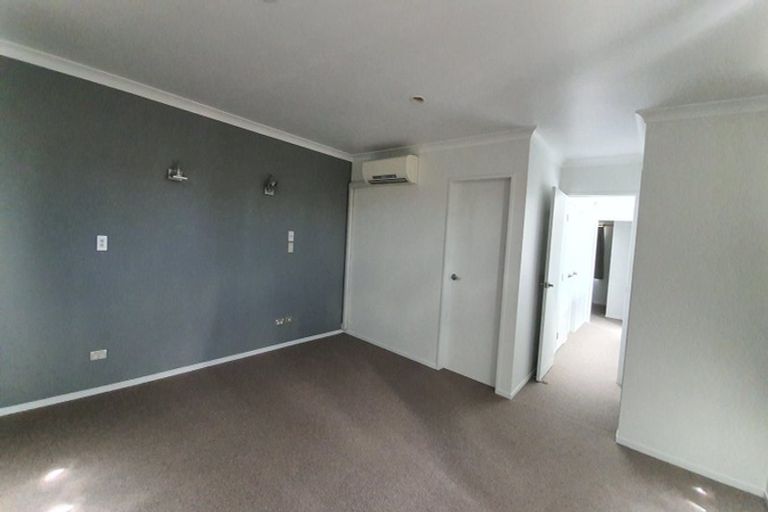 Photo of property in 14 Kalmore Place, Flat Bush, Auckland, 2016