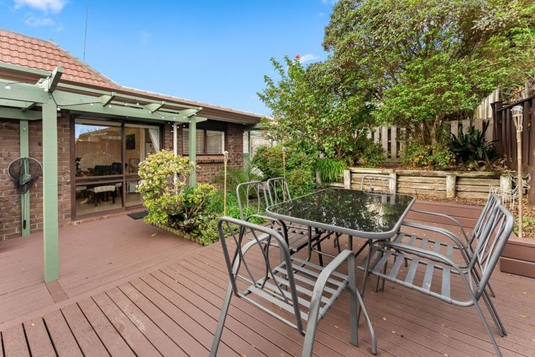 Photo of property in 2/41 Highland Drive, Highland Park, Auckland, 2010