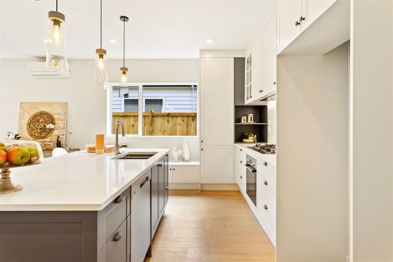 Photo of property in 87 Vinistra Road, Kumeu, 0810