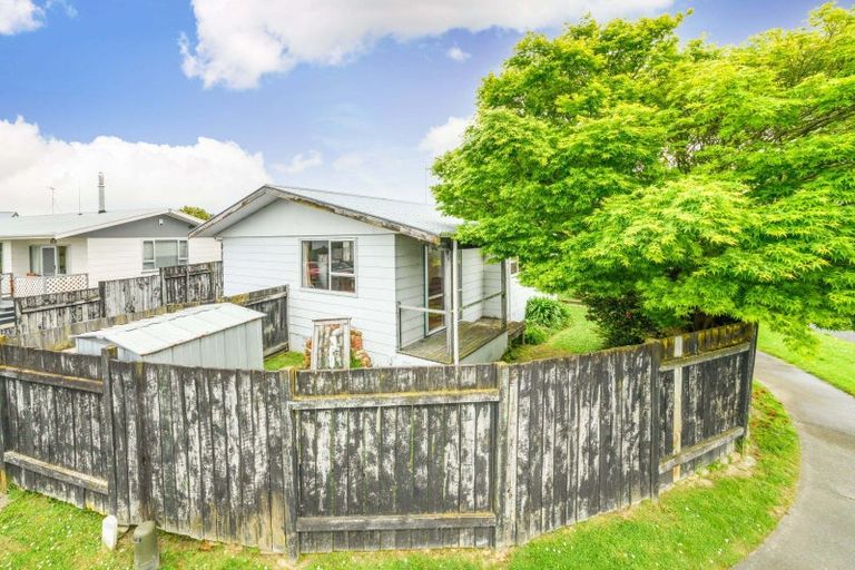 Photo of property in 2 Tiller Close, Kelvin Grove, Palmerston North, 4414