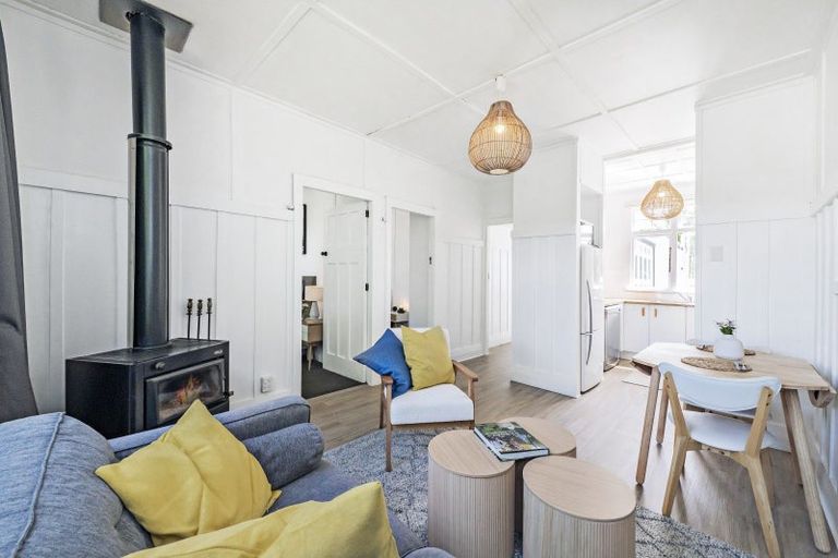 Photo of property in 16 Broadway Avenue, Waikuku Beach, 7473