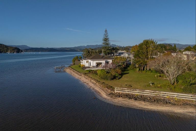 Photo of property in 96 Albert Street, Whitianga, 3510
