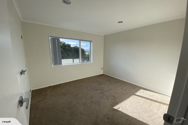 Photo of property in 43 Maylee Crescent, Gulf Harbour, Whangaparaoa, 0930