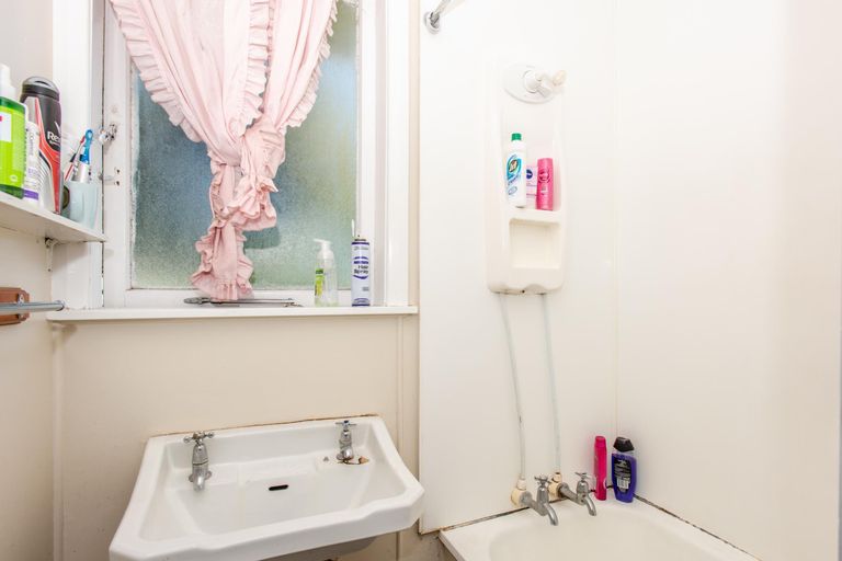 Photo of property in 24 Glasgow Crescent, Kaiti, Gisborne, 4010