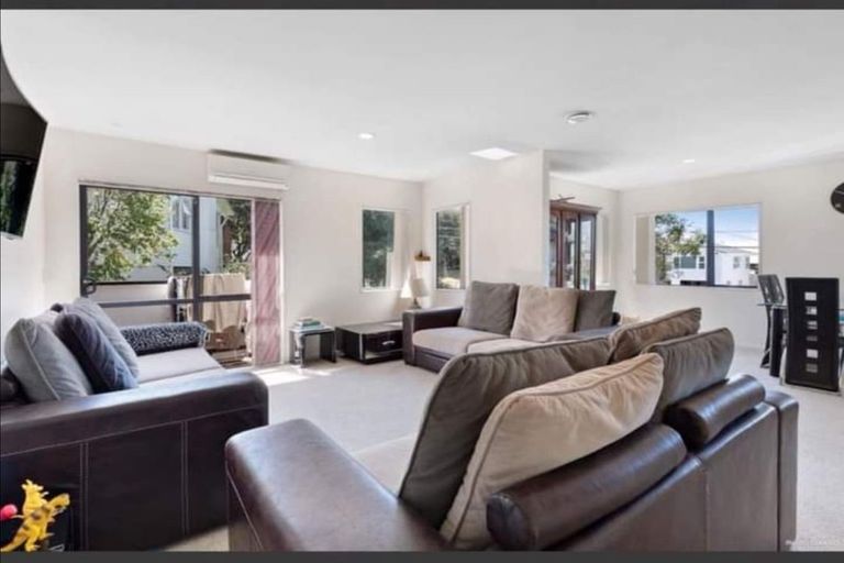 Photo of property in 1/44 Becroft Drive, Forrest Hill, Auckland, 0620