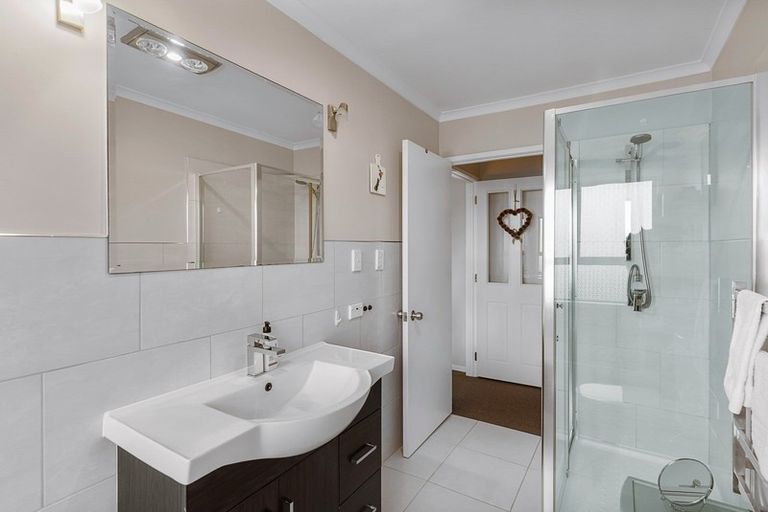 Photo of property in 19b Pine Road, Orewa, 0931