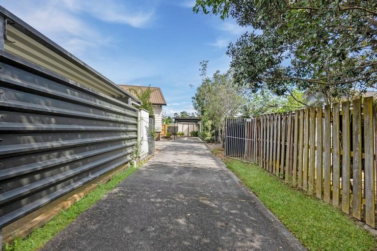 Photo of property in 2/13 De Quincey Terrace, Highland Park, Auckland, 2010