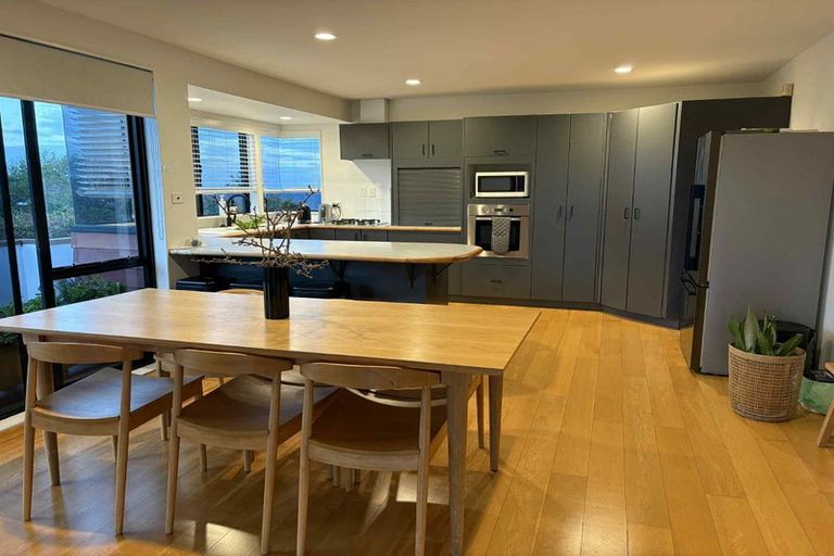 Photo of property in 2/81 Knights Road, Rothesay Bay, Auckland, 0630