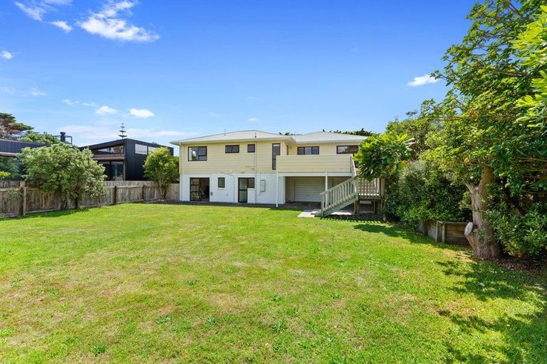 Photo of property in 104 Tutere Street, Waikanae Beach, Waikanae, 5036