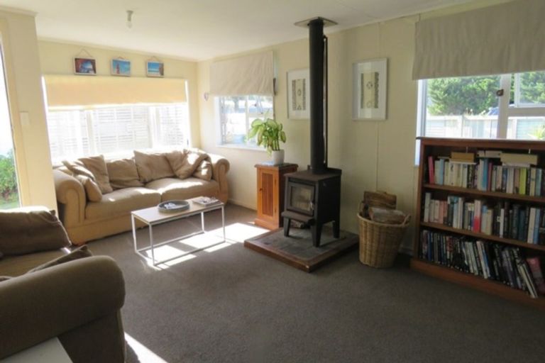 Photo of property in 8 Kauwhata Street, Himatangi Beach, Foxton, 4891