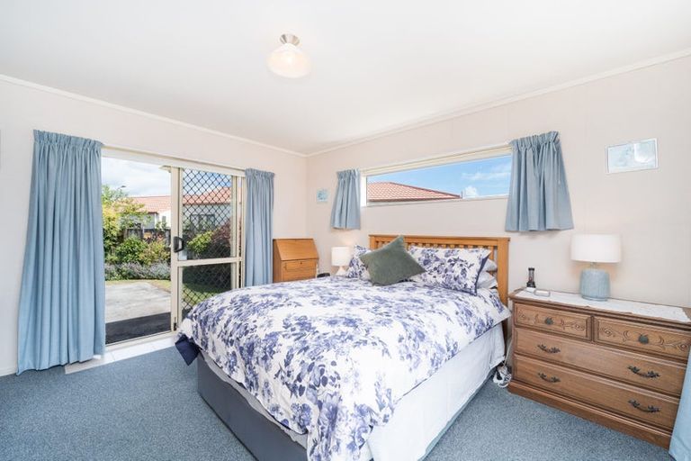 Photo of property in 18 Dalfield Place, Highbury, Palmerston North, 4412