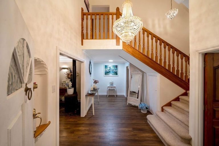 Photo of property in 105 Grassmere Road, Henderson Valley, Auckland, 0612