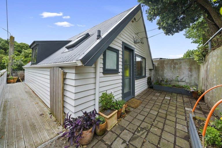 Photo of property in 20 Kellsmere Crescent, Island Bay, Wellington, 6023