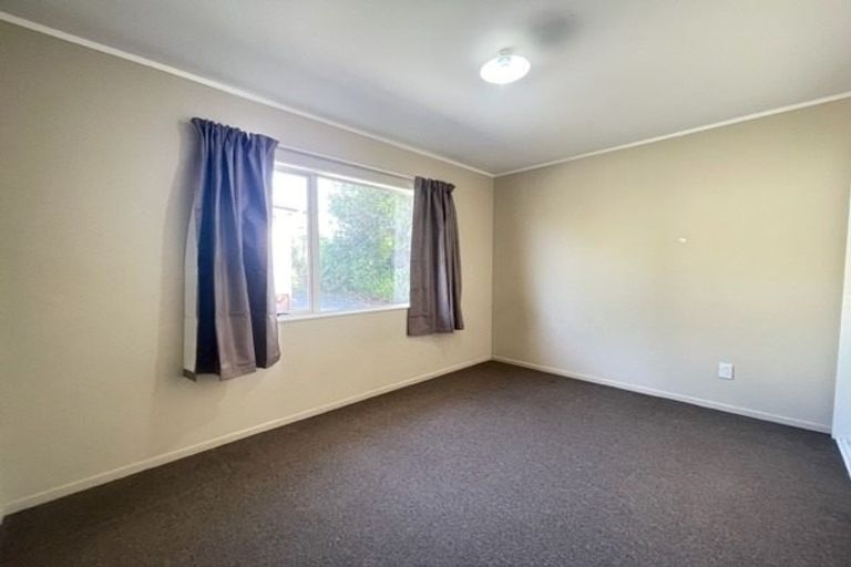Photo of property in 25 Kelman Road, Kelston, Auckland, 0602