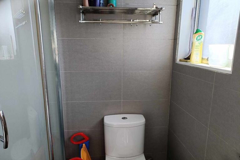 Photo of property in 2/78 West Coast Road, Glen Eden, Auckland, 0602