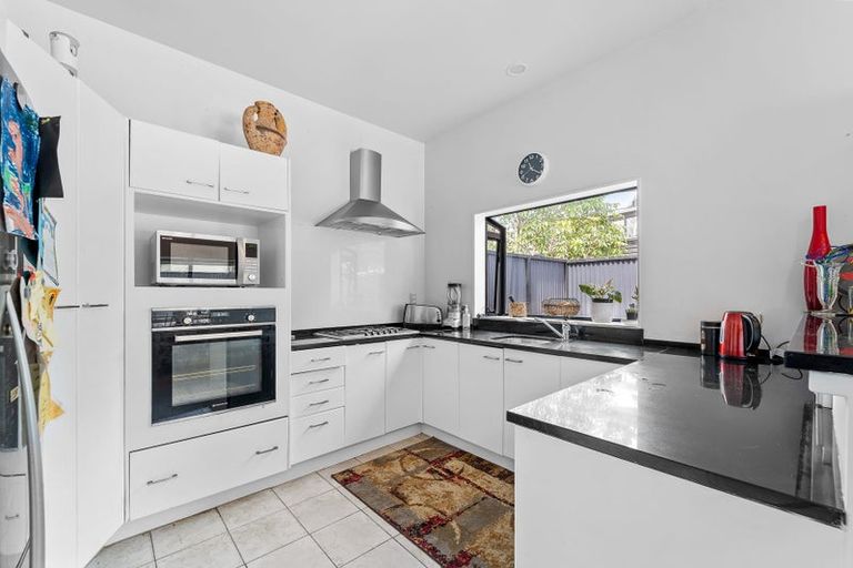 Photo of property in 2/86 Beach Road, Castor Bay, Auckland, 0620