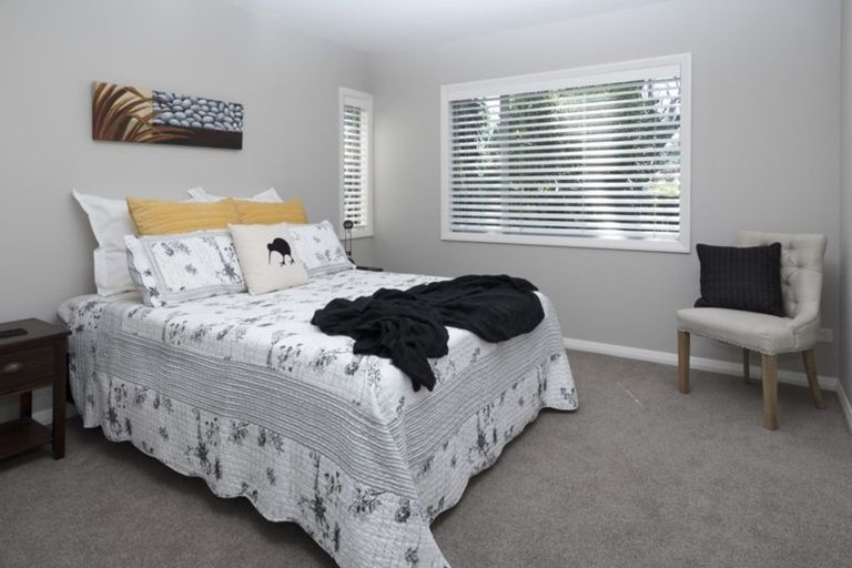 Photo of property in 5 Elimar Drive, Sunnyhills, Auckland, 2010