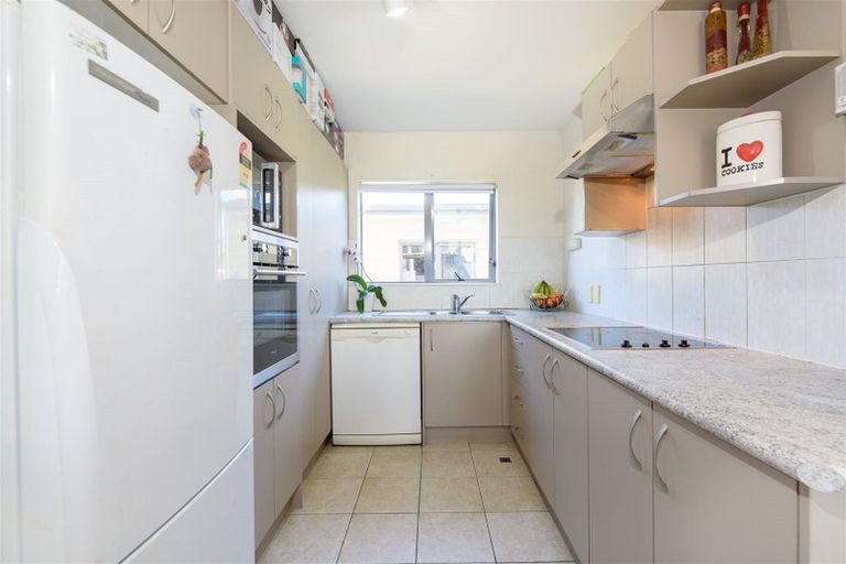 Photo of property in 9/3 Hulme Place, Henderson, Auckland, 0612