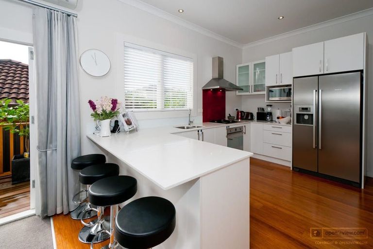 Photo of property in 1/3 Alma Road, Milford, Auckland, 0620