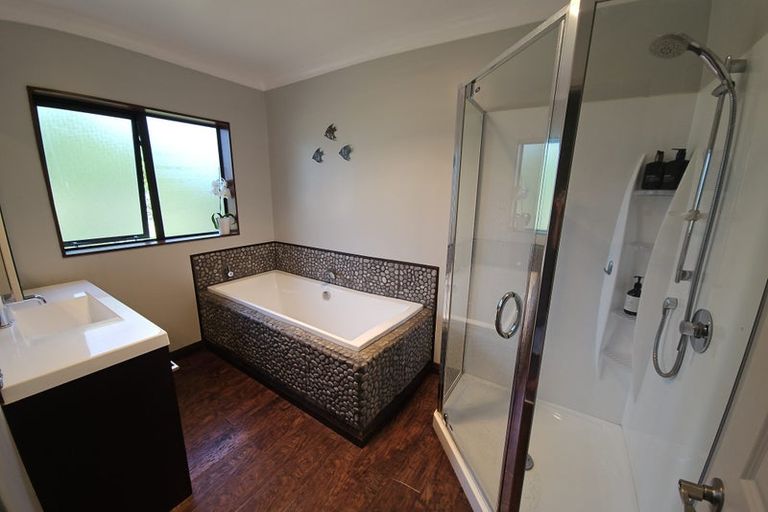 Photo of property in 94 Pohutukawa Drive, Levin, 5571