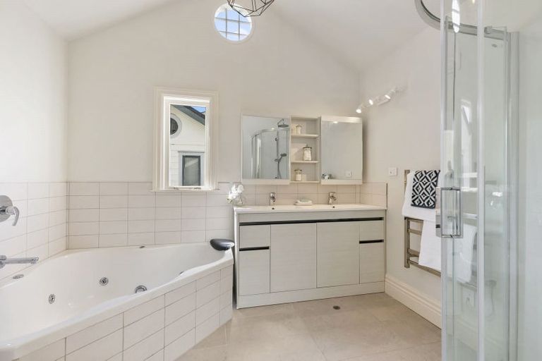 Photo of property in 12b Hobson Street, Thorndon, Wellington, 6011