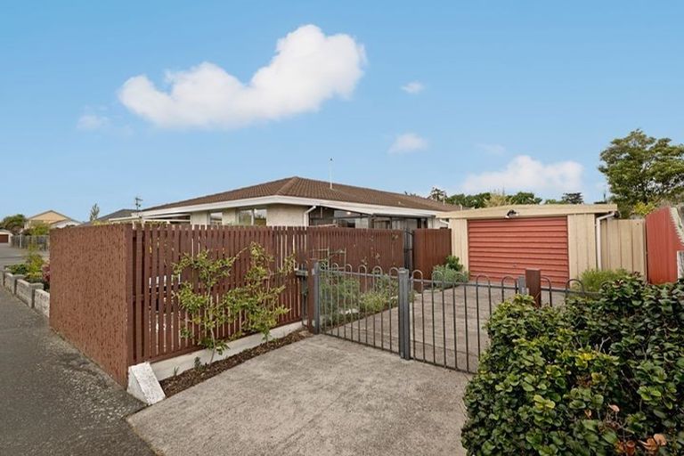 Photo of property in 2/10 Nyoli Street, Northcote, Christchurch, 8052