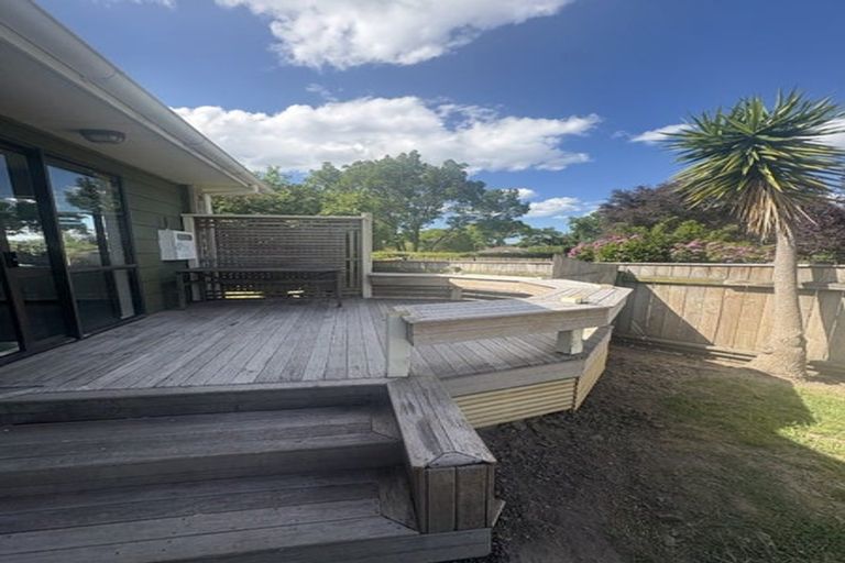 Photo of property in 14 Kaweka Place, Havelock North, 4130