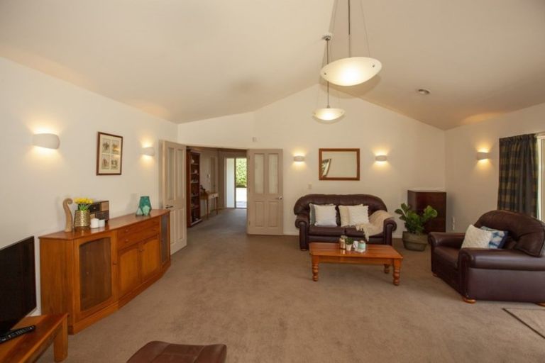 Photo of property in 4 Pukatea Close, Raumati Beach, Paraparaumu, 5032