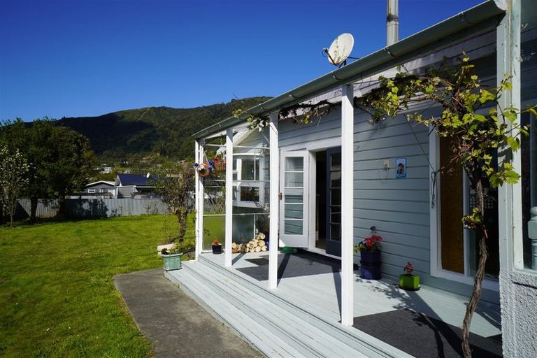 Photo of property in 6 Durham Street, Picton, 7220