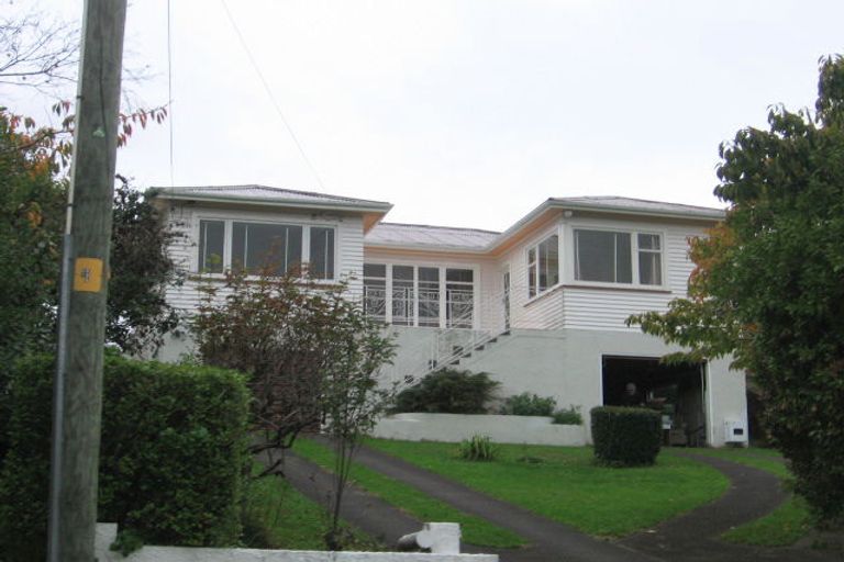 Photo of property in 26 Ranui Terrace, Tawa, Wellington, 5028