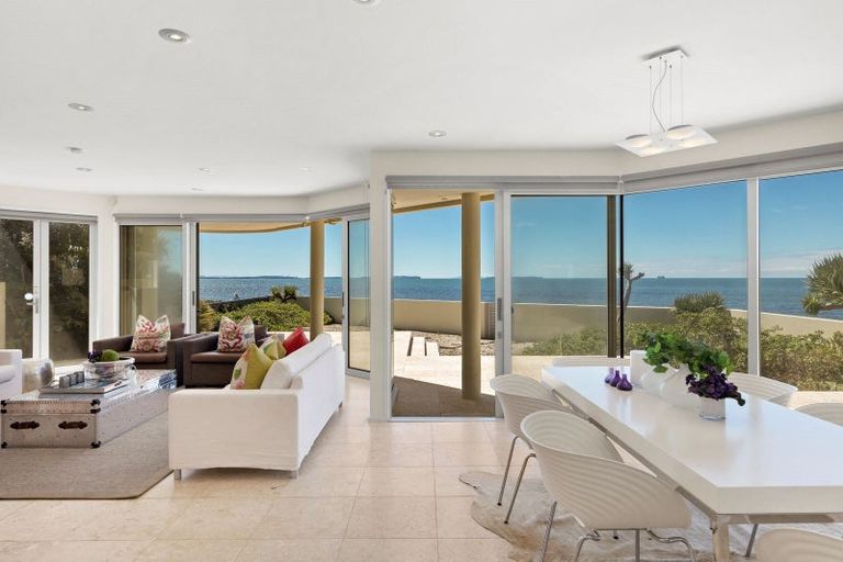 Photo of property in 26 Tiri Road, Milford, Auckland, 0620