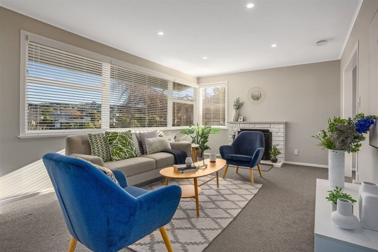 Photo of property in 11 Cara Crescent, Paparangi, Wellington, 6037