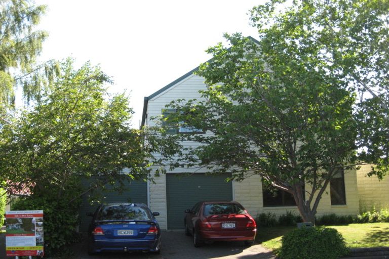 Photo of property in 11 Hidcote Place, Burnside, Christchurch, 8042