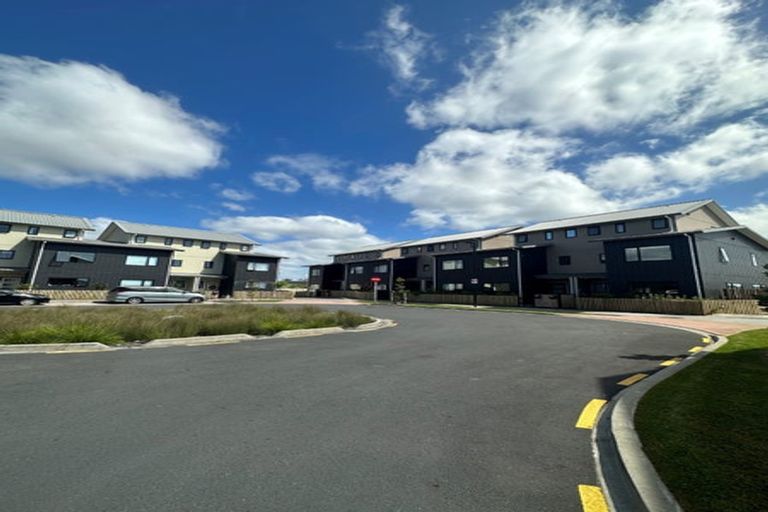 Photo of property in 33 Eileen Newey Place, Henderson, Auckland, 0612