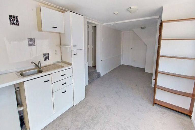 Photo of property in 31 Covil Avenue, Te Atatu South, Auckland, 0610